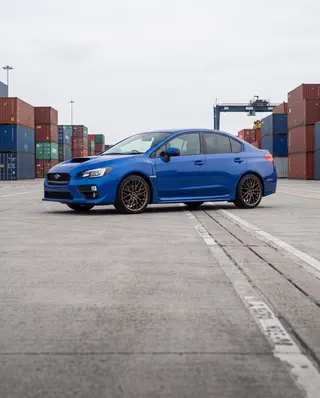 Subaru WRX azul completo con AXYS VIL