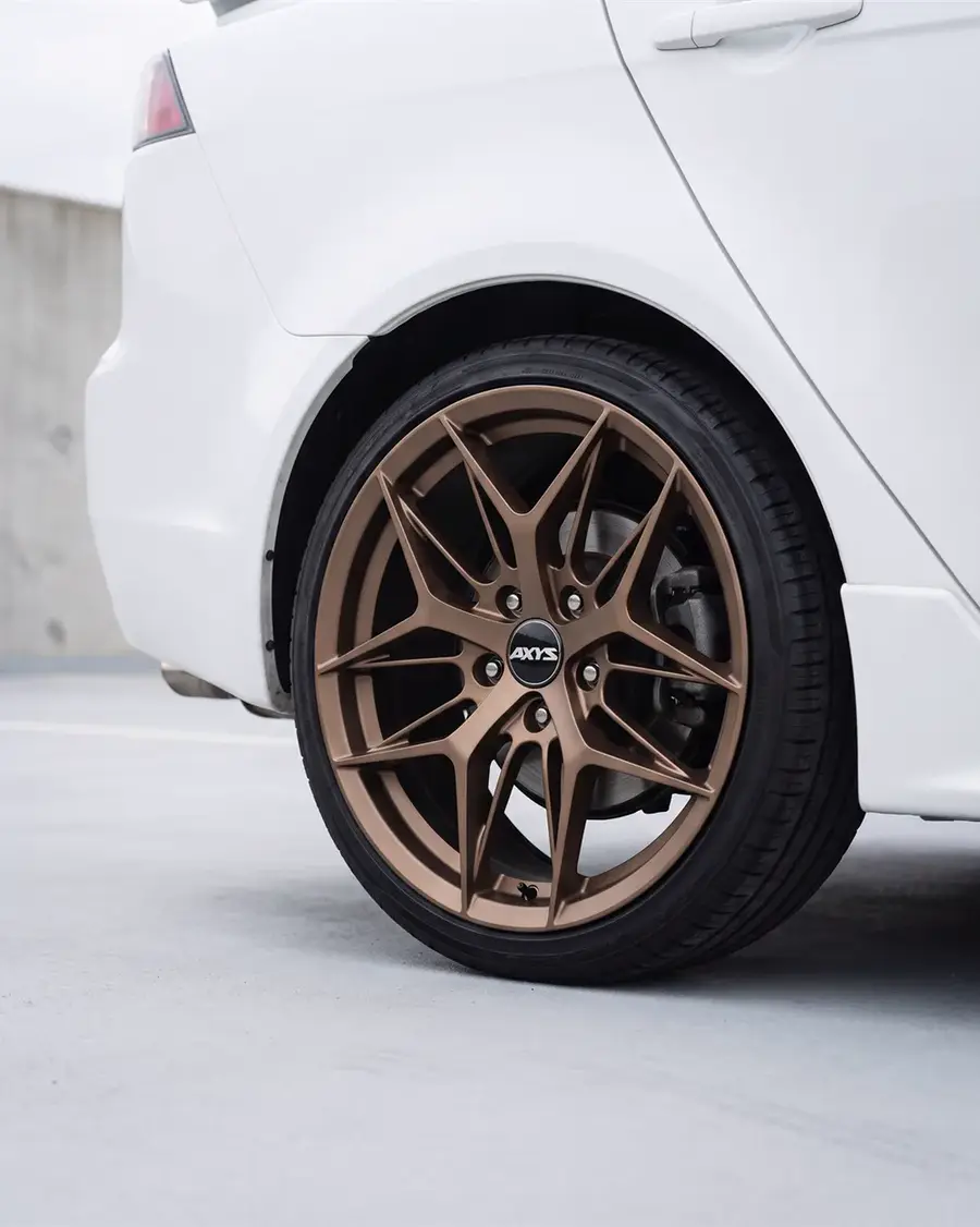 Detalle de la rueda trasera con AXYS WER